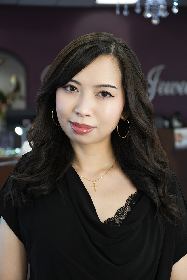 Lynn's Head Shot.png